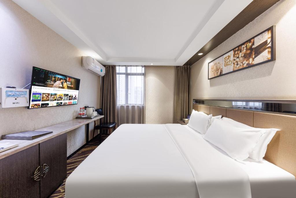Postel nebo postele na pokoji v ubytování Fuhao Hotel
