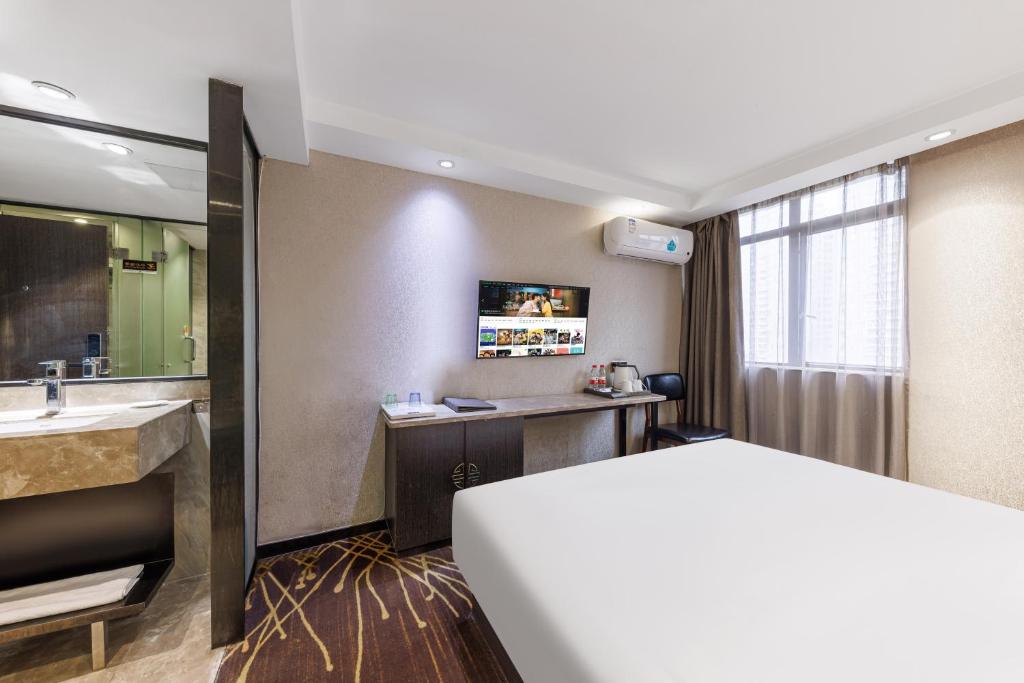 Postel nebo postele na pokoji v ubytování Fuhao Hotel