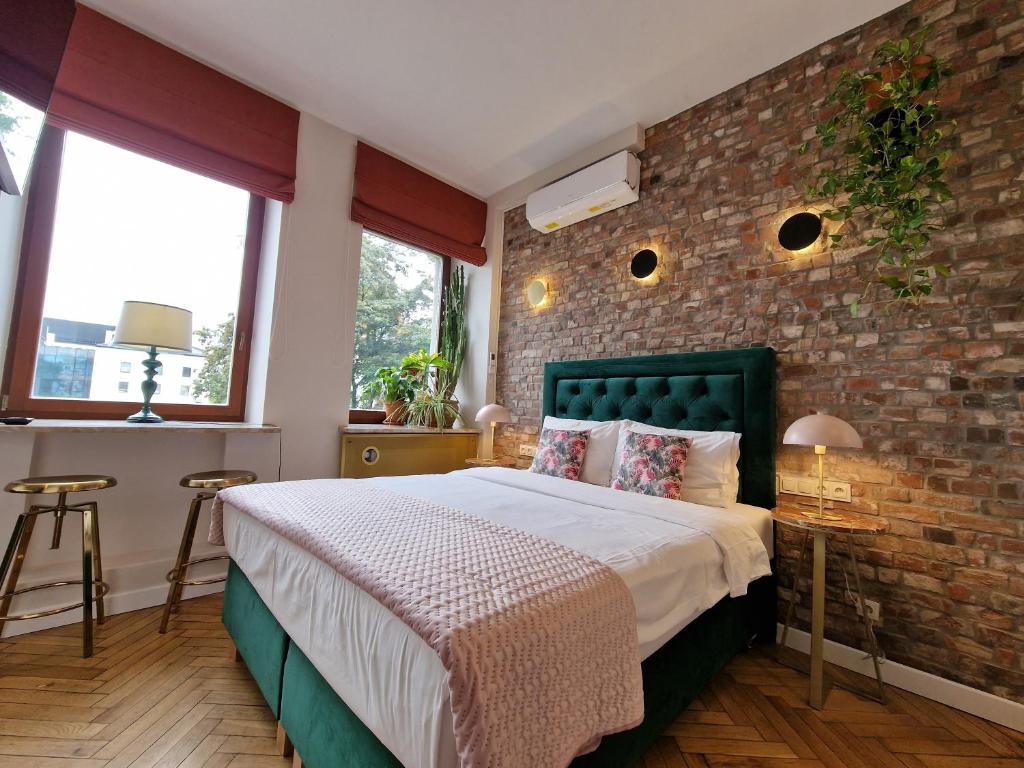 Postel nebo postele na pokoji v ubytování SleepWell Apartments Ordynacka