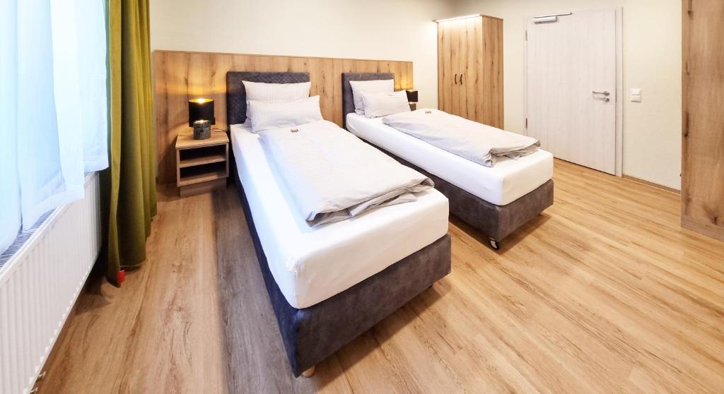 Postel nebo postele na pokoji v ubytování Hotel Erlebnis Wald