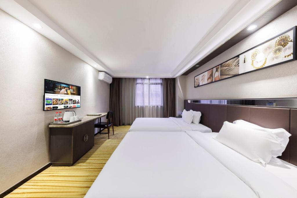 Postel nebo postele na pokoji v ubytování Fuhao Hotel