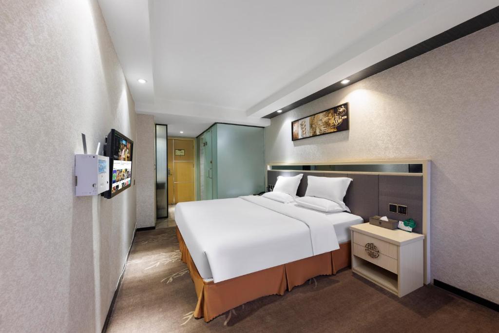 Postel nebo postele na pokoji v ubytování Fuhao Hotel