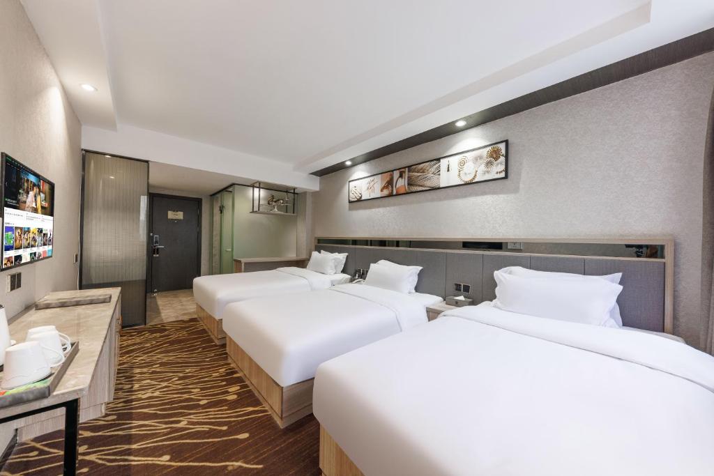 Postel nebo postele na pokoji v ubytování Fuhao Hotel