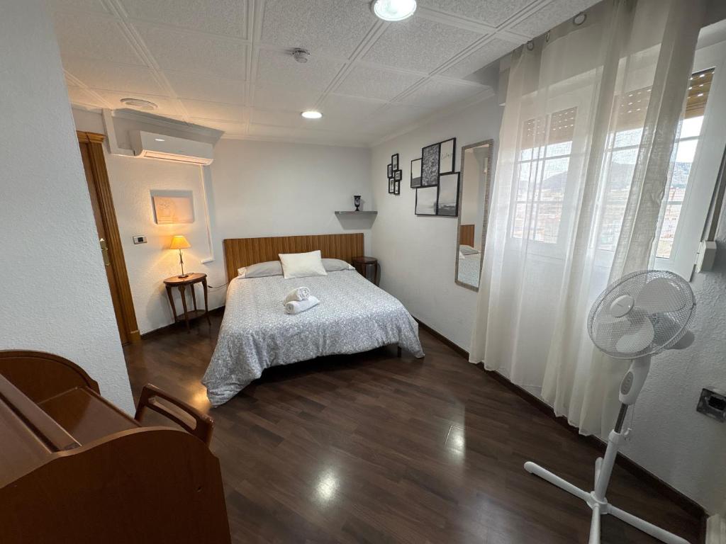 Ένα ή περισσότερα κρεβάτια σε δωμάτιο στο ApartamentoS centro ciudad 2 habitaciones ELDA