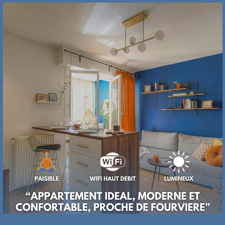 une image d'une cuisine et d'un salon dans l'établissement La Loge du Gardien - T2 Proche Fourvière, à Lyon