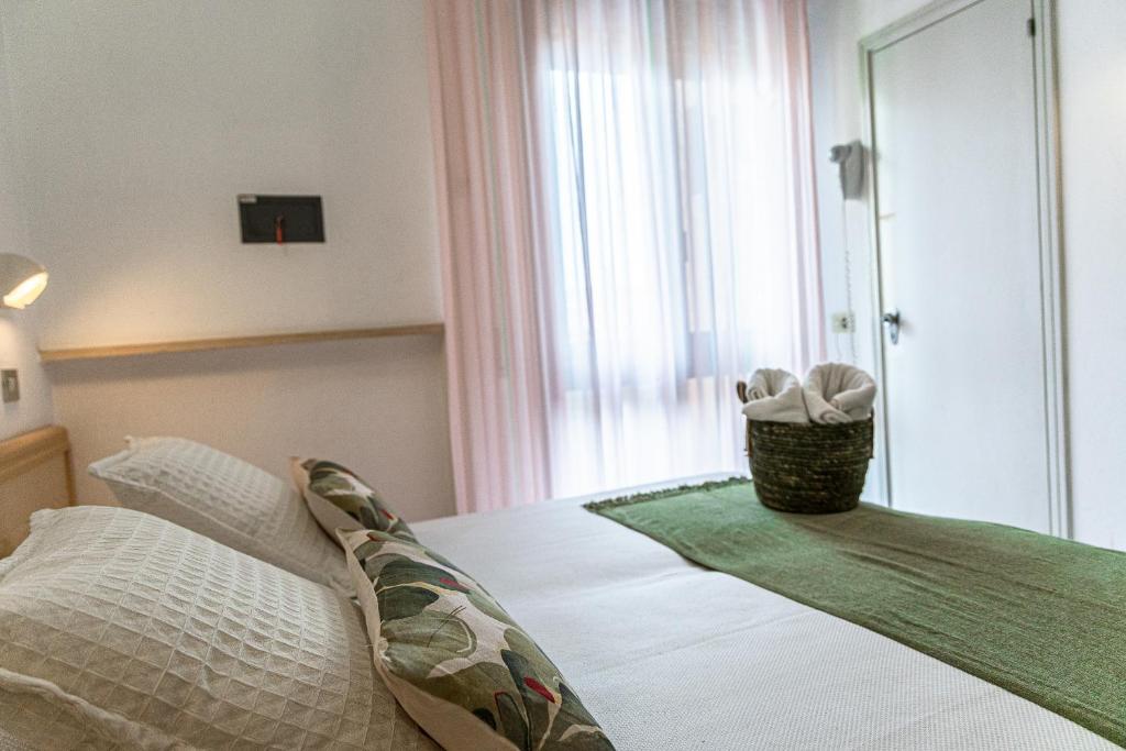 Postel nebo postele na pokoji v ubytování Hotel Cola Frontemare
