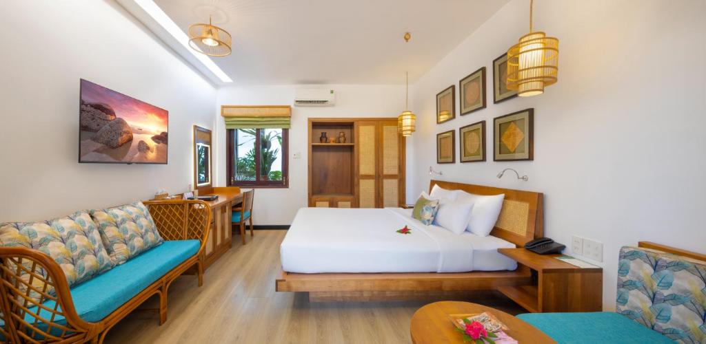 Cozy Double or Twin Room with Shared Balcony