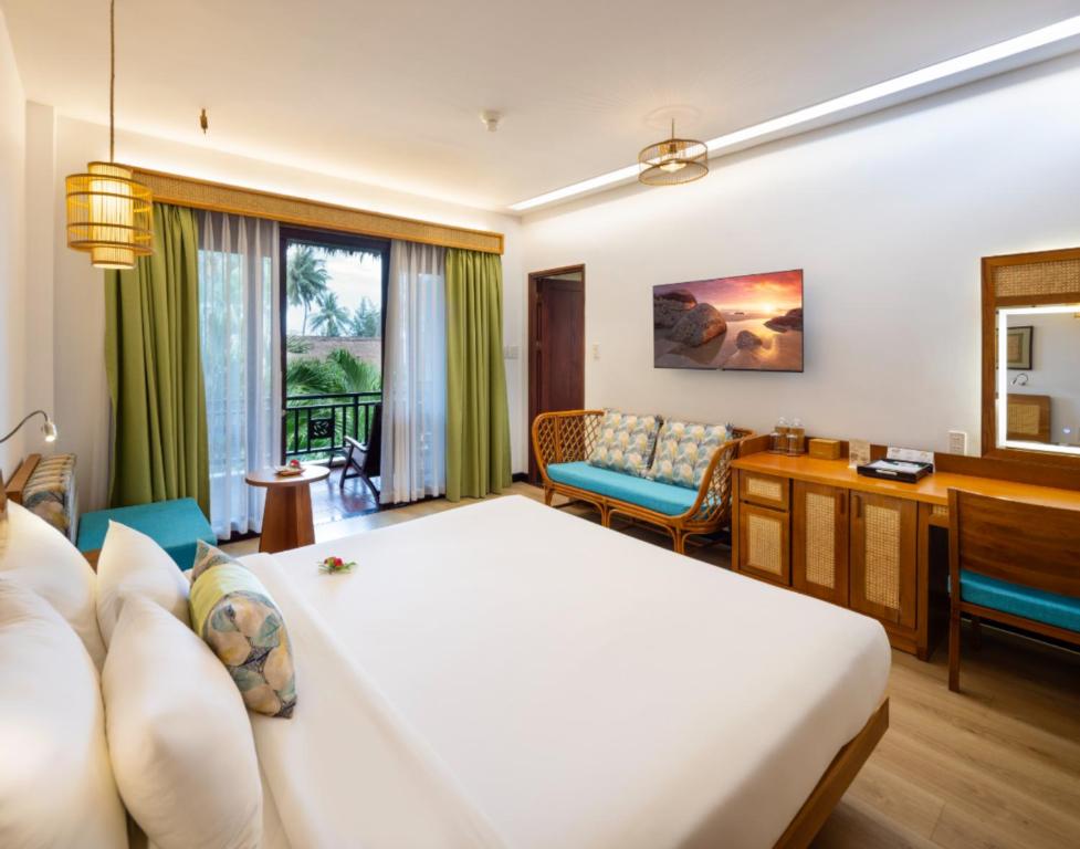 Cozy Double or Twin Room with Shared Balcony