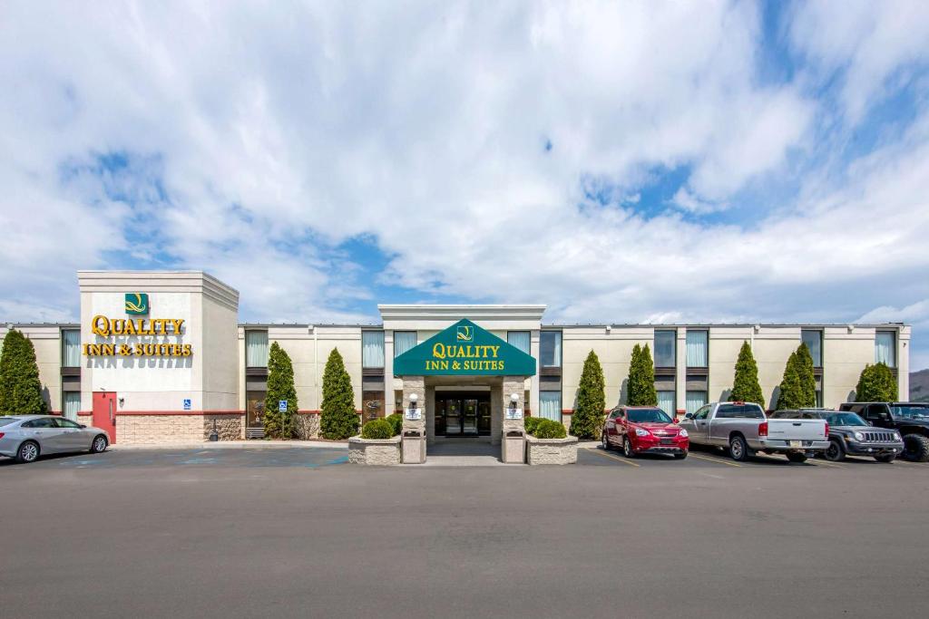 a building with cars parked in a parking lot at Quality Inn & Suites in Mansfield