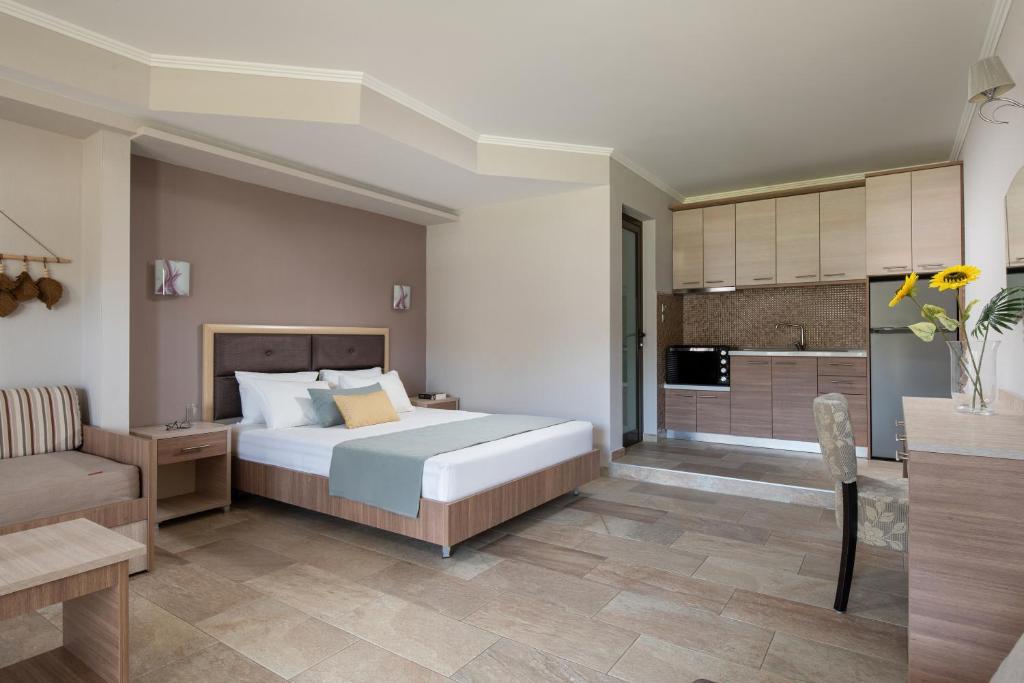 Postel nebo postele na pokoji v ubytování Anthemida Rooms