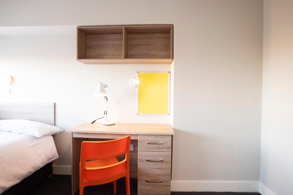 Postel nebo postele na pokoji v ubytování Three Bedroom Apartment - Edward Square Galway