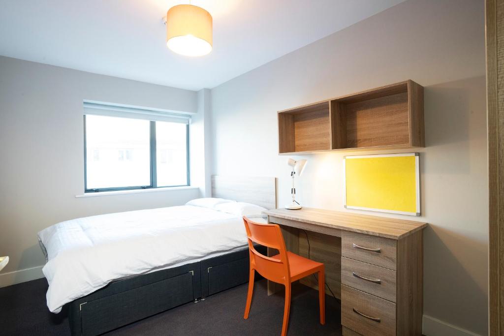 Postel nebo postele na pokoji v ubytování Three Bedroom Apartment - Edward Square Galway