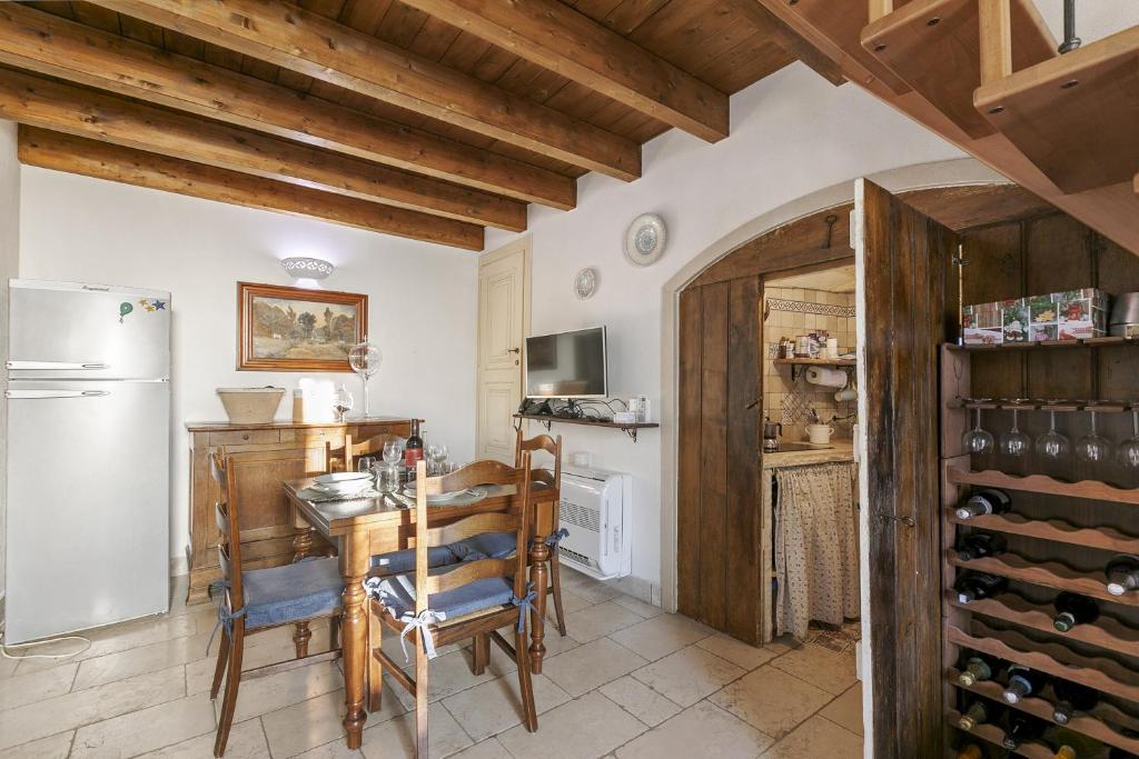 Kuchnia lub aneks kuchenny w obiekcie Masseria Antoglia Rooms