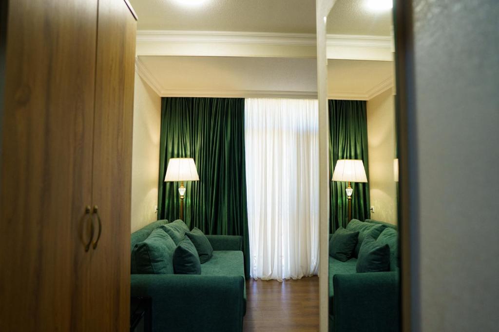Posezení v ubytování Green Palace Kutaisi