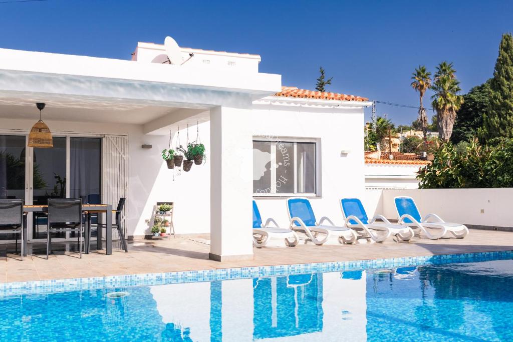 Bazén v ubytování CostaBlancaDreams Casa Carrio in Calpe nebo v jeho okolí