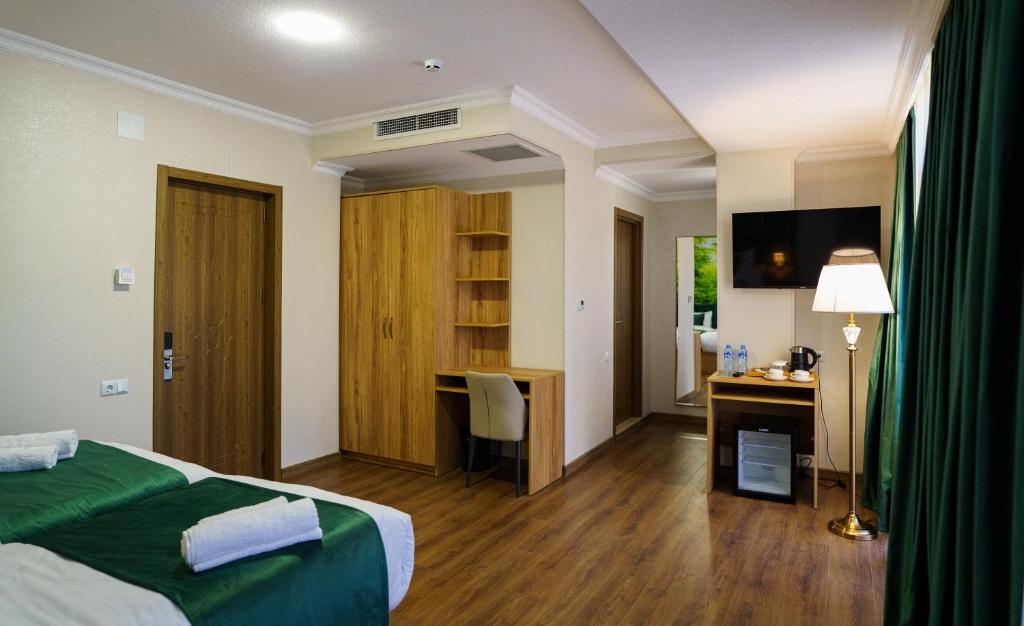 Postel nebo postele na pokoji v ubytování Green Palace Kutaisi