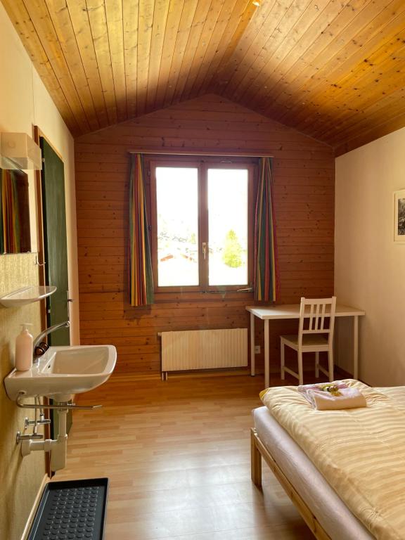 Postel nebo postele na pokoji v ubytování Alpine Base Hostel - Adults only