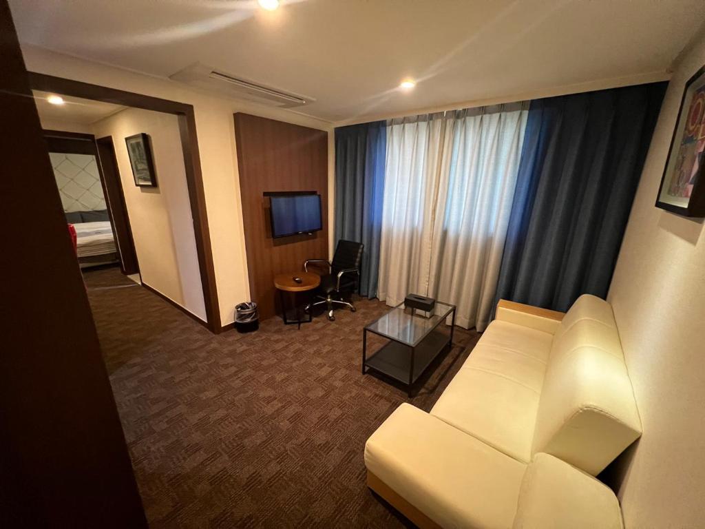 TV a/nebo společenská místnost v ubytování Ramada Taebaek Hotel