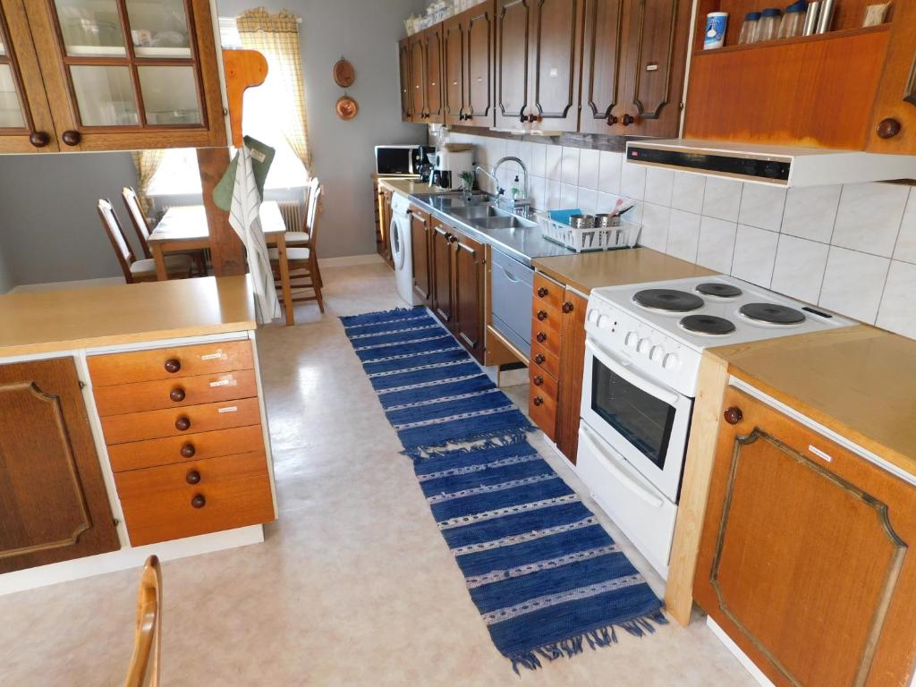 Kuchyň nebo kuchyňský kout v ubytování Vandrarhem Solgården