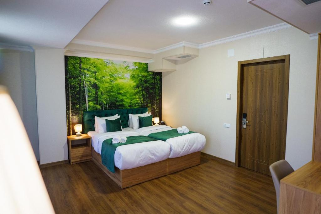 Postel nebo postele na pokoji v ubytování Green Palace Kutaisi