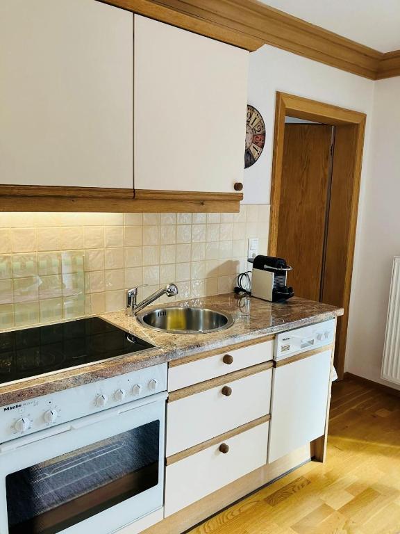 Kuchyňa alebo kuchynka v ubytovaní Landhaus Feller