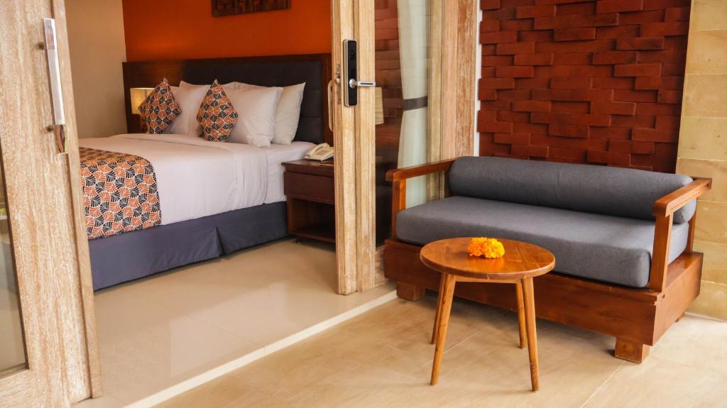 Postel nebo postele na pokoji v ubytování Kahayana Suites Ubud