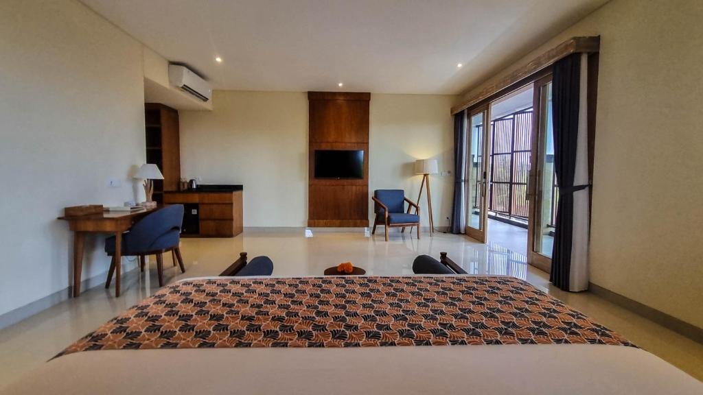 Postel nebo postele na pokoji v ubytování Kahayana Suites Ubud