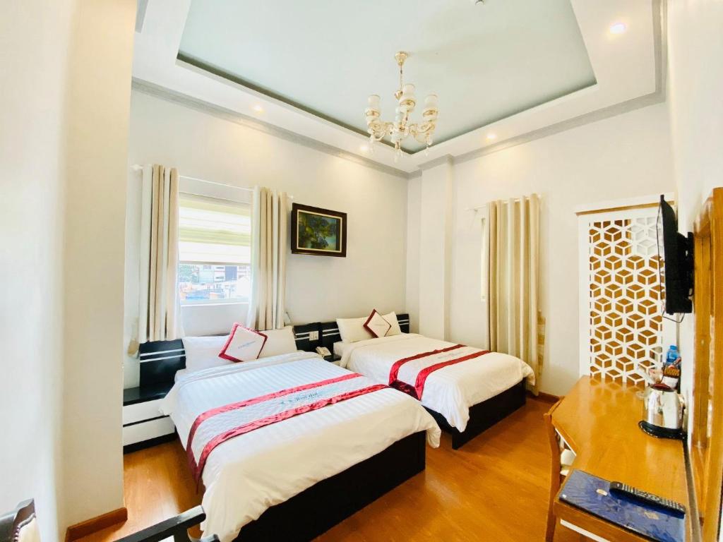 Rúm í herbergi á Hoa Dat Da Lat Hotel