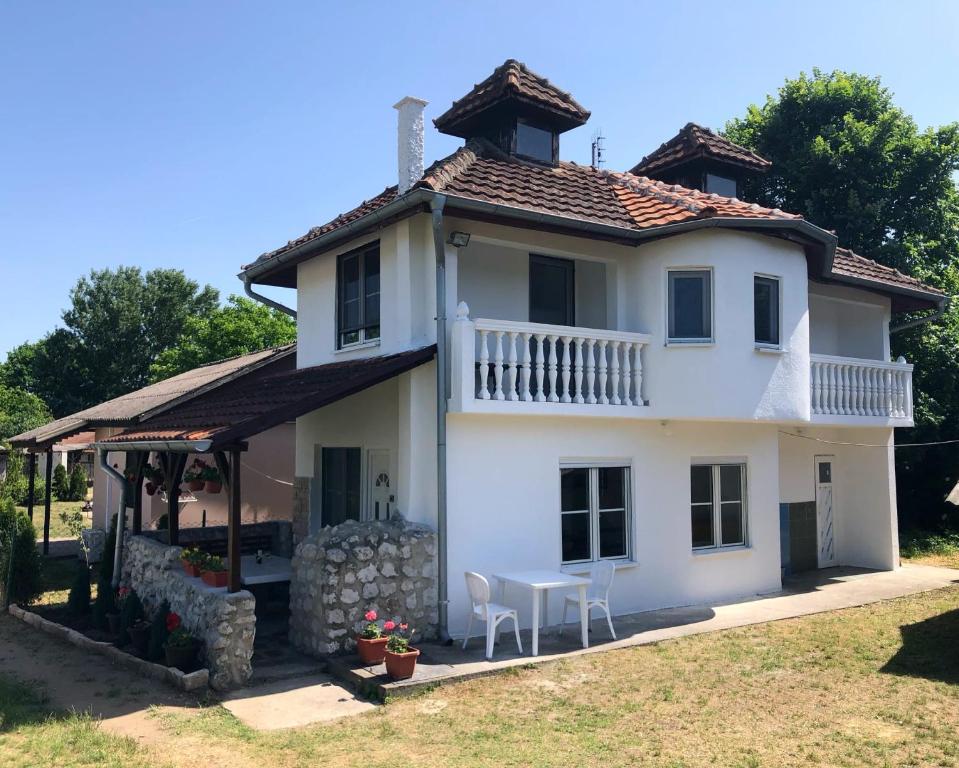 Budova, kde se vila nachází