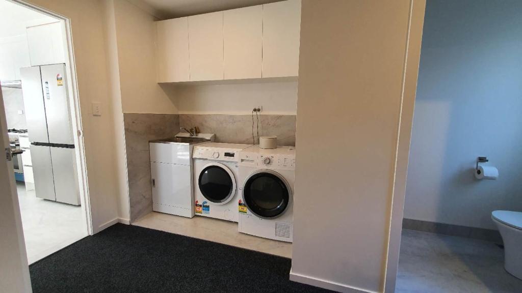 Cheerful Spanking New House with 3 Bds 2 and half Bath - Resim 19