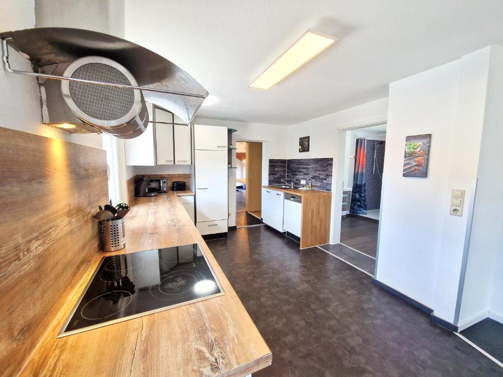 a kitchen with a wooden counter top in a room at Traumwohnung mit Sonnen-Balkon - nur 5 min vom EP in Rheinhausen