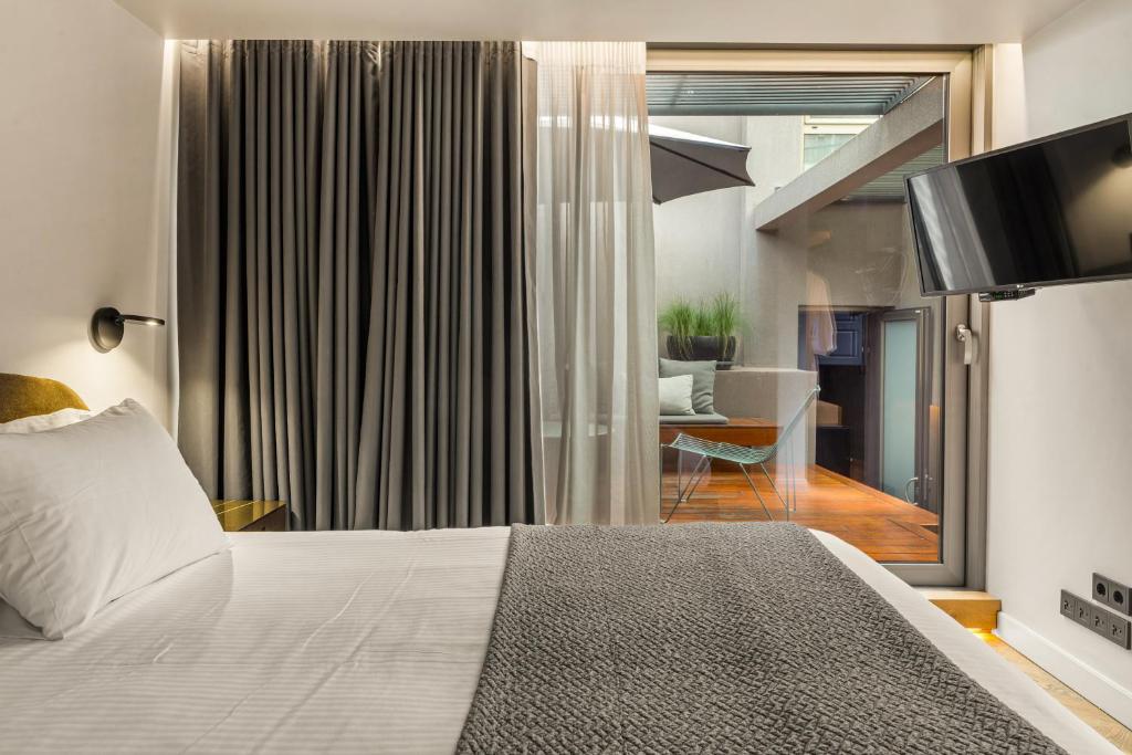 Posteľ alebo postele v izbe v ubytovaní Athens Dom Hotel