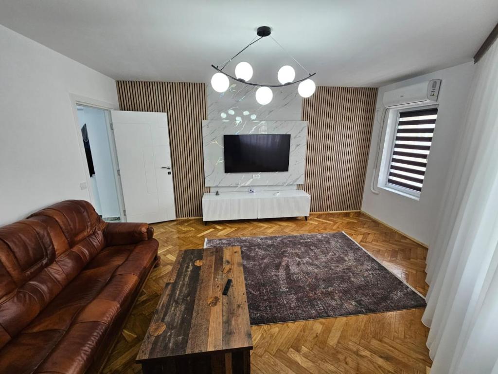 Μια τηλεόραση ή/και κέντρο ψυχαγωγίας στο Luxury Paco