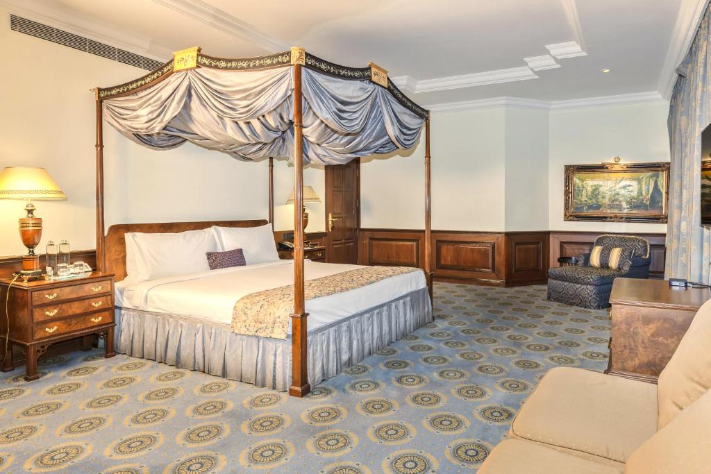 Postel nebo postele na pokoji v ubytování Le Royal Meridien Chennai