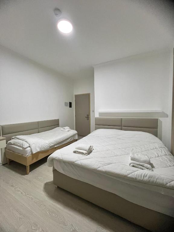 Postel nebo postele na pokoji v ubytování Hotel Andi