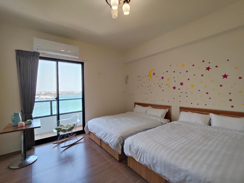 Postel nebo postele na pokoji v ubytování Endless Summer Homestay