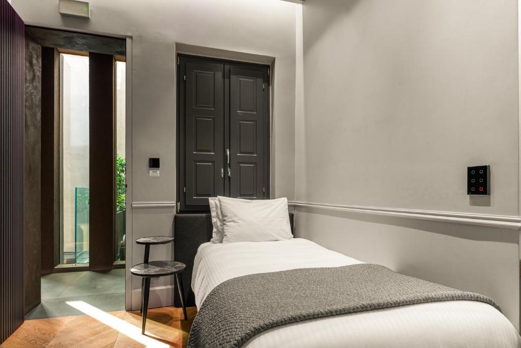 Posteľ alebo postele v izbe v ubytovaní Athens Dom Hotel