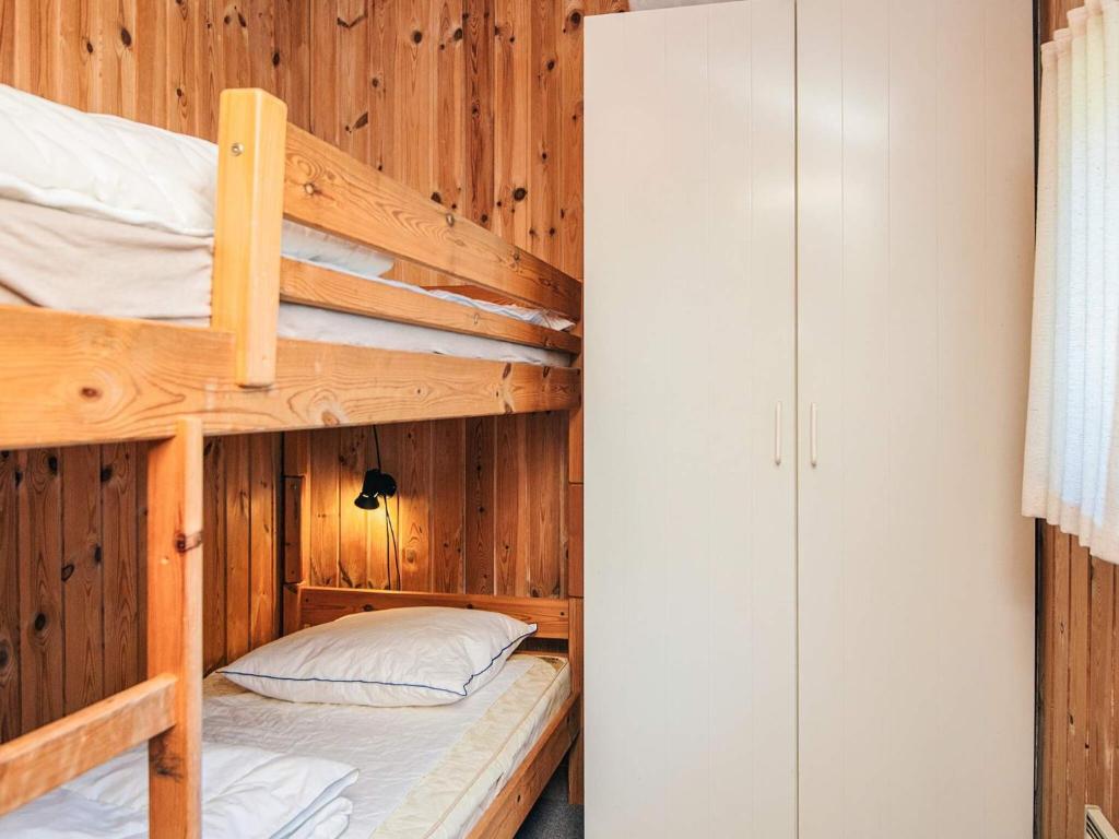 Postel nebo postele na pokoji v ubytování 6 person holiday home in Fanø-By Traum