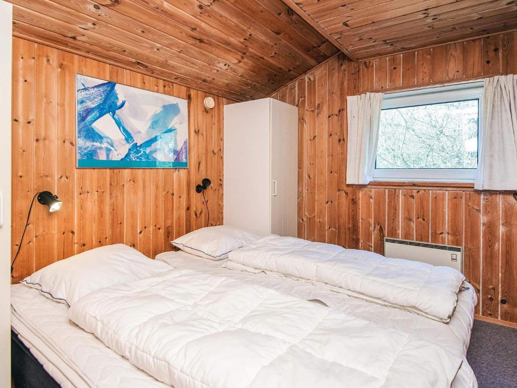 Postel nebo postele na pokoji v ubytování 6 person holiday home in Fanø-By Traum