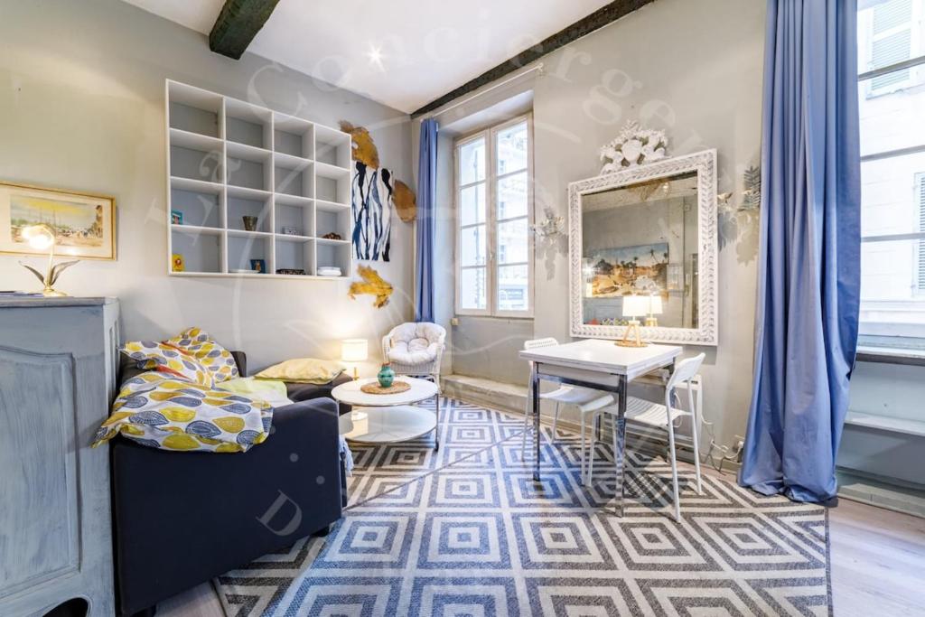 Photo de la galerie de l'établissement Le chineur-Hyper centre-near station-wifi, à Toulon