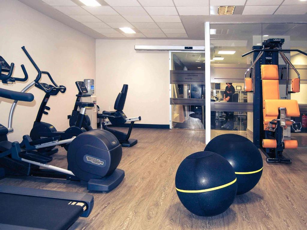 Fitness centrum a/nebo fitness zařízení v ubytování Hotel Mercure Jardines de Albia