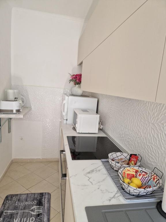 Kuchyň nebo kuchyňský kout v ubytování Spacious 4 Bedroom Dubrovnik Apartment