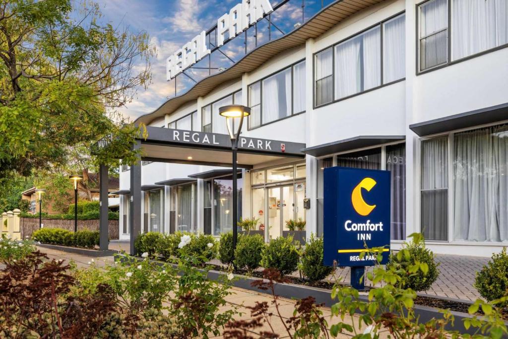 a building with a real park sign in front of it at Comfort Inn Regal Park in Adelaide
