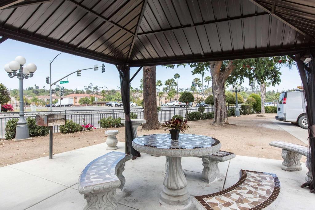 Fotografie z fotogalerie ubytování Rodeway Inn Escondido Downtown v destinaci Escondido