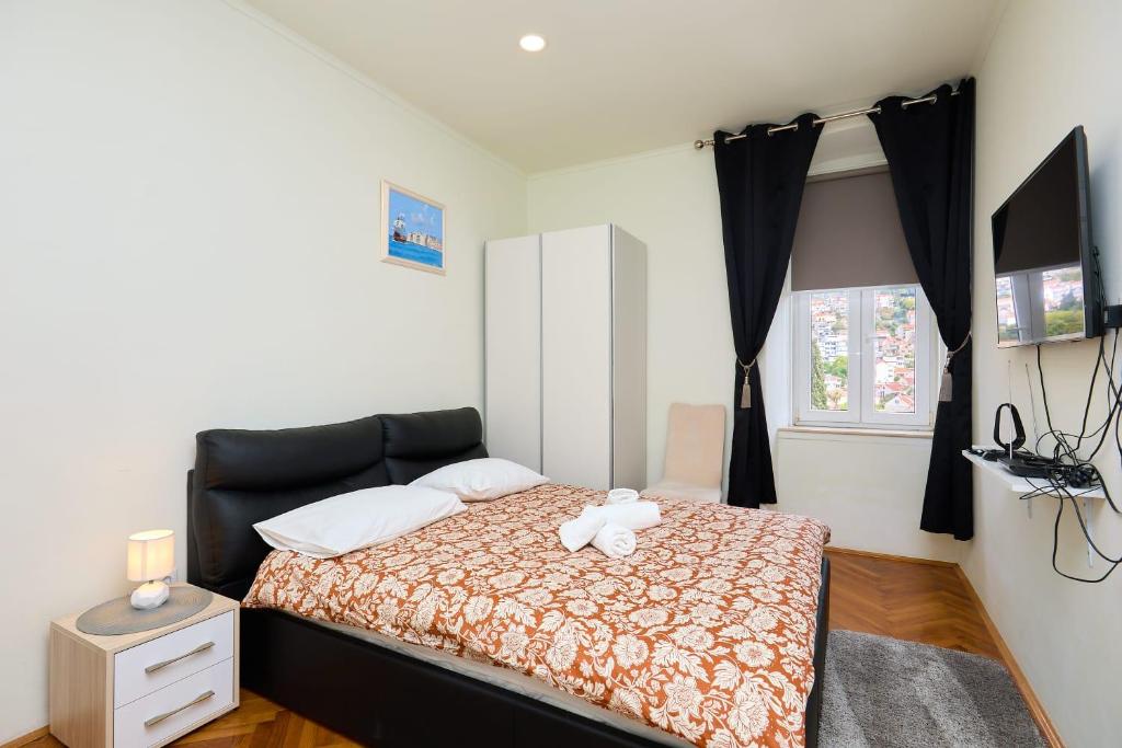 TV a/nebo společenská místnost v ubytování Spacious 4 Bedroom Dubrovnik Apartment