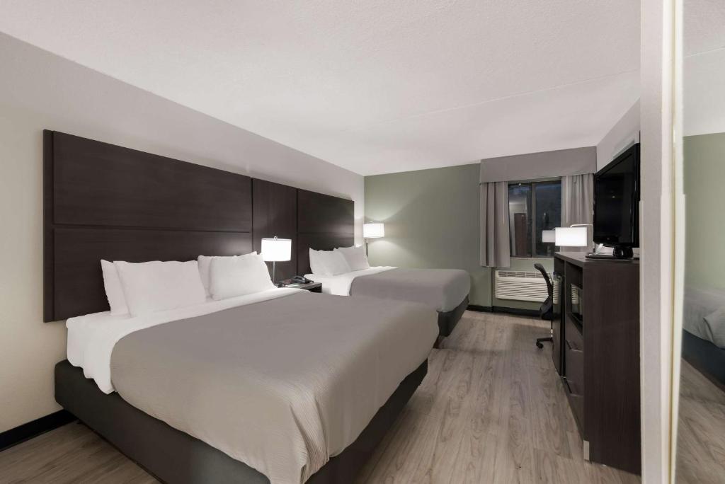 Quality Inn Merriam Kansas City photo