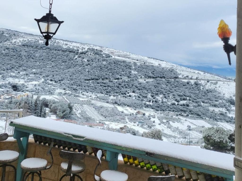 Γενική θέα στο βουνό ή θέα στο βουνό από  αυτό το καταφύγιο