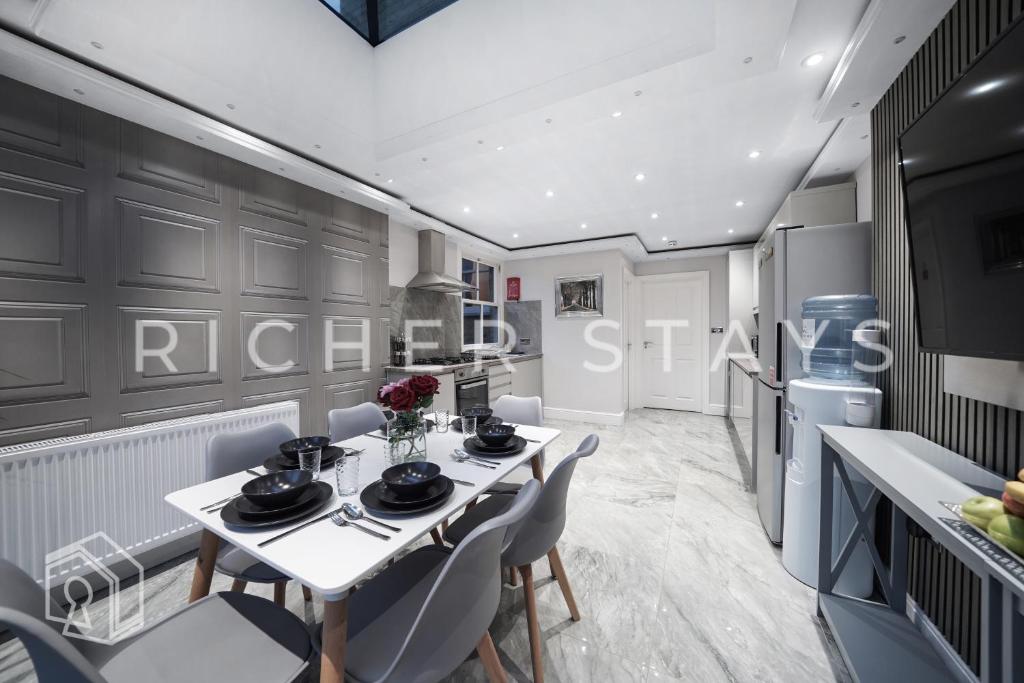 Hackney Suites - En-suite rooms & amenities - Resim 23