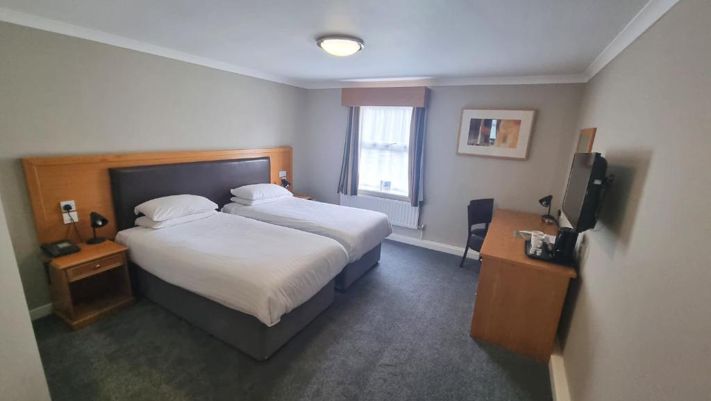 Burn Hall Hotel - 