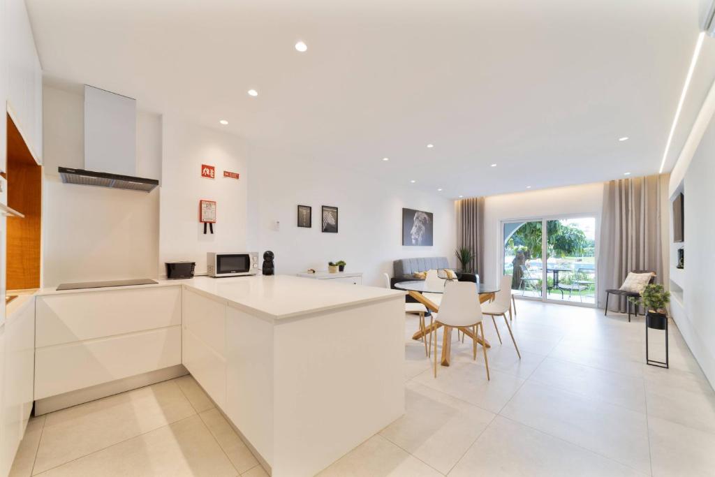 Saro Apartment by HelloVacations